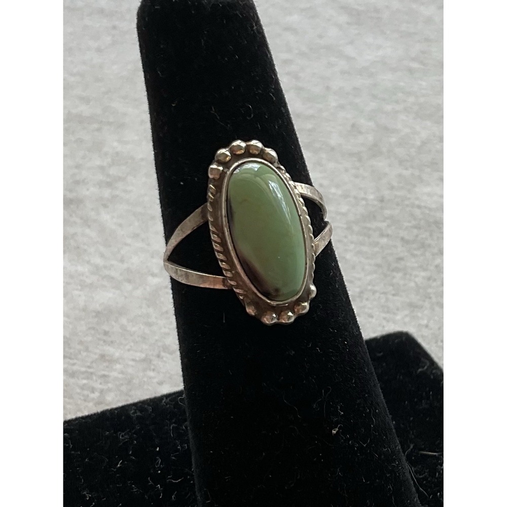 vintage Native American sterling silver P ring Oval Green Stone Size 5.25